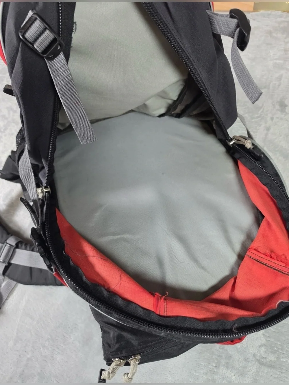 JanSport Polaris 33 Backpack Red Black Hiking Camping Outdoor Discontinued